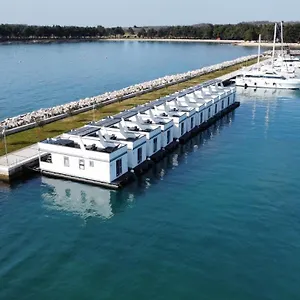 Botel The Sea Novigrad - Bootshaus Floating Sea House, Novigrad Istria