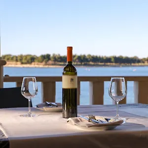 Apartman Center Coastal Escape - With Sea View Or Cozy, Novigrad Istria